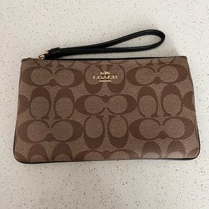 Never used brand new coach wristlet
